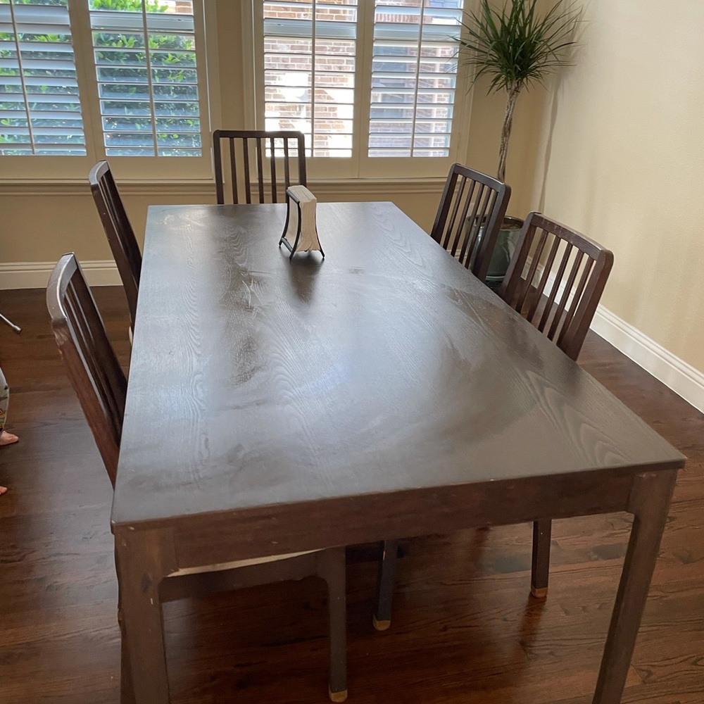 dining table with chairs.